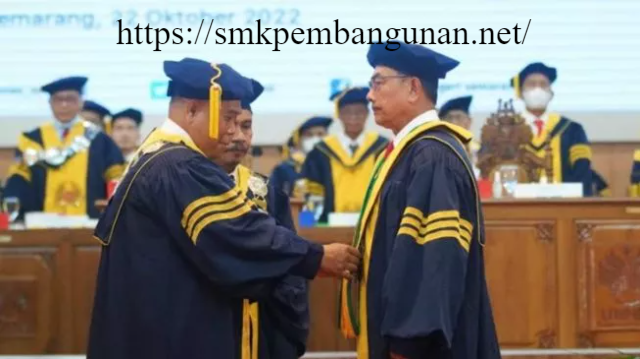 Apakah Gelar Honoris Causa Setara S3?